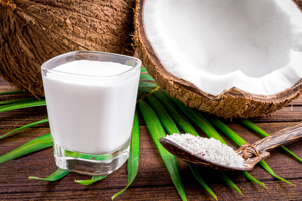 THE DIFFERENCE BETWEEN COCONUT MILK AND COCONUT WATER